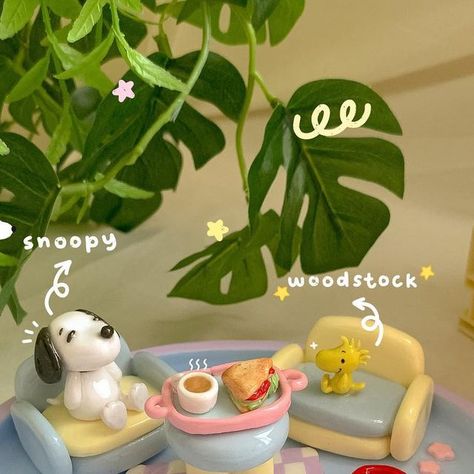 Clay Snoopy Tutorial, Clay Crafts For Friends, Snoopy Air Dry Clay, Ideas To Make Out Of Clay, Snoopy Clay Figures, Cute Clay Gifts, Snoopy Clay, What To Make With Clay, Clay Art Aesthetic