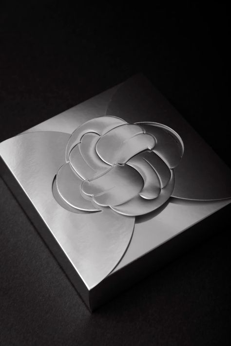 Embossing Foil, Cake Packaging, Creative Box, Graph Design, Box Packaging Design, Mooncake, Packing Design, Paper Packaging, Moon Cake