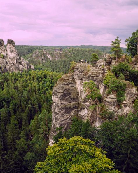 Travel In Germany, Rickety Bridge, German Castles, German Cities, Train Times, Stone Bridge, Cities To Visit, Over The River, Easy Day