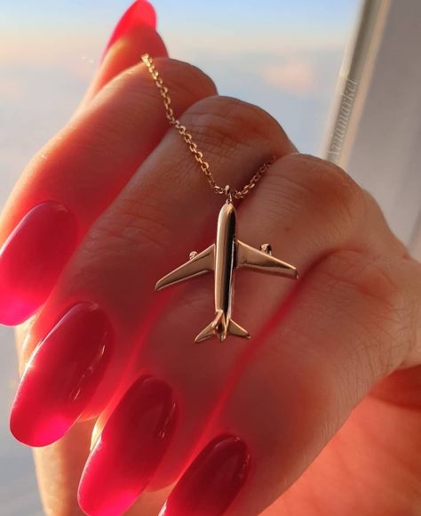 Aviation Jewelry, Airplane Necklace, Travel Airplane, Pretty Jewelry Necklaces, Make Up Videos, Image Swag, Fancy Jewellery Designs, Usa Jewelry, Follow My Page