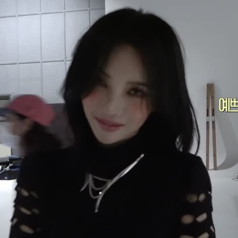 gidle soyeon lq tomboy icon Soyeon Short Hair Black, Soyeon Short Hair, Soyeon Tomboy, Black Tomboy, Soyeon Lq, Gidle Soyeon, Short Hair Black, Black Bob, Tomboy Fashion