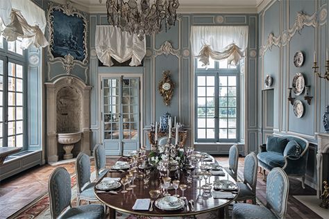 first dining room in a chateau, blue dining room, french decor, Chateau de Villette as seen on www.CourtneyPrice.com French Dining Room Decor, French Country Decorating Living Room, French Country Rug, Dining Room French, French Country Living, Dining Room Blue, French Country Bedrooms, French Country Living Room, Bedroom Decorating Ideas