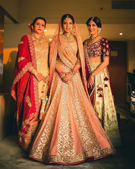 35+ Best Mother Of The Brides And Grooms Outfit Inspirations #shaadiwish #mother #motherofthebride #motherofthegroom #outfit #outfitinspirations #motheroutfitideas #suit #bride #bridalwear #jewelleryideas Brides Mother Indian Outfit, Groom Outfit Inspiration, Grooms Mother, Brides Mom Dress, Mother Outfit, Brides Mom, Groom Wedding Dress, Indian Wedding Outfit, Mother Of Bride Outfits