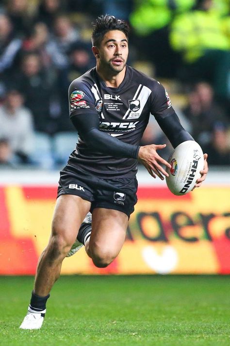 New Zealand v Australia - Ricoh Arena, Coventry, England - New Zealand's Shaun Johnson in action. Rugby Photos, Shaun Johnson, Nrl Warriors, Rugby Videos, Rugby Photography, Coventry England, League Legends, All Blacks Rugby, Rugby Shorts