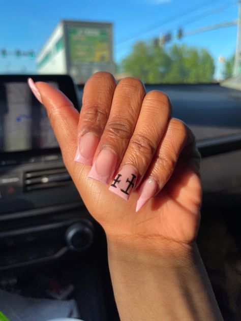 @dolledbyavion on instagram Acrylic Braider Nails, Nails With Pointy Pinky, Braided Nails Design, Short Acrylic Nails For Braiders, Cute Short Square Acrylic Nails Simple, Stiletto Pinky And Square Nails, Braiders Nails Set Short, Braiding With Nails, Short Braiders Nails