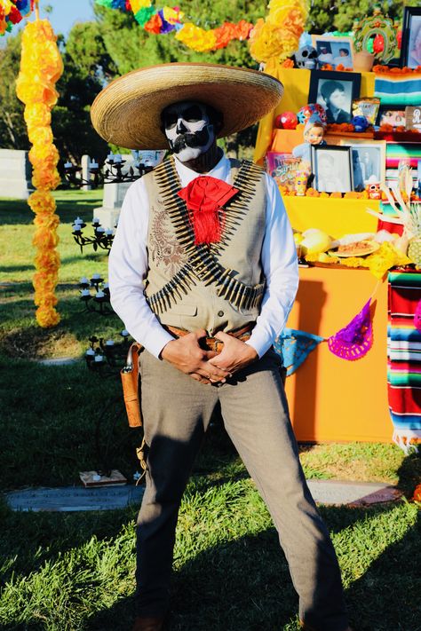 Dia de los Muertos (Day of the Dead) make up, fashion, alters, costumes, music, exhibits, tradition, vendors, and more. All at THE most incredible event in LA at Hollywood Forever cemetery. For the full gallery - visit passportinsta.com Bone Knight, Mariachi Costume, Vampire Makeup Halloween, Hollywood Forever Cemetery, Day Of The Dead Party, Vampire Makeup, Mexican Culture Art, Cowboy Costume, Skeleton Costume