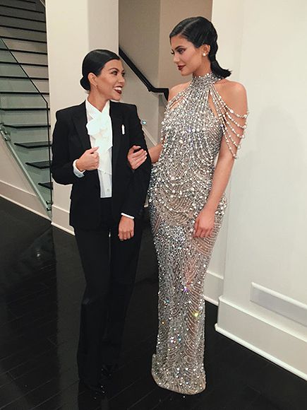 Caitlyn Jenner, Kanye West, and the Kardashian clan made a star-studded musical birthday tribute for Kris Jenner. Kris Jenner Birthday, Gatsby Party Outfit, Gatsby Outfit, Gatsby Party Dress, Gatsby Look, Kardashian Kylie Jenner, Estilo Kardashian, Gatsby Dress, Jenner Sisters