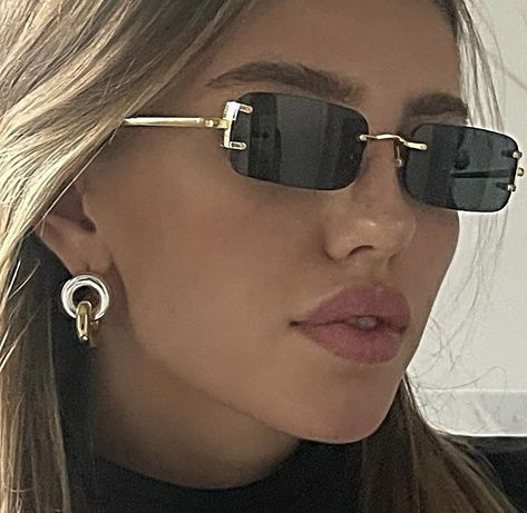 #aesthetic #sunglasses The Art Of Eye Contact, Black Rectangular Sunglasses, Aesthetic Sunglasses, Pretty Sunglasses, Sunglasses Packaging, Trendy Glasses, Cute Sunglasses, Fashion Eye Glasses, Stylish Glasses