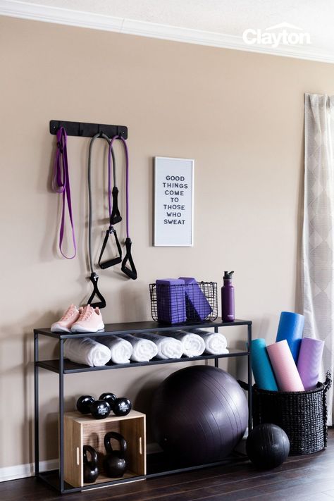 Create your own home gym with these simple tips from our blog! Pick your space and define the function of this space whether its a home yoga studio or a home weight lifting gym. Then set up your space using a small rack or table for supplies. Place a hanger with hooks on the wall for equipment like resistance bands. Use a basket for item like yoga mats and more! Get the full how to create a home gym at the blog. Gym At Home Ideas, Gym Corner, Mini Gym At Home, Ruang Gym, Gym House, Small Home Gyms, Small Home Gym, Workout Room Home, Home Gym Garage