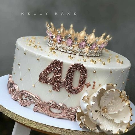 40th Birthday Cake For Women, Queens Birthday Cake, 40th Bday Ideas, 40th Cake, 40th Birthday Party Decorations, Luxury Cake, Elegant Birthday Cakes, 40th Birthday Cakes, Birthday Cakes For Women