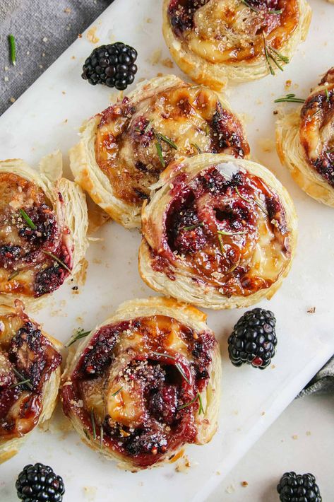 Blackberry Brie Appetizer, Brie Pomegranate Appetizers, Blackberry Brie Bites, Blackberry Appetizers, Thanksgiving Pinwheel Appetizers, Christmas Breakfast Pastries, Pinwheel Pastry, Brie Pinwheels, Brie Breakfast