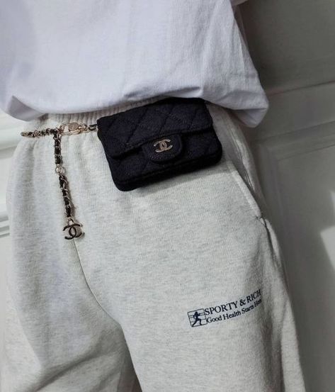 Chanel Waist Bag Outfit, Chanel Outfit Aesthetic, Chanel Waist Bag, Chanel Belt Bag, Chic Loungewear, Fashion Bella, Chanel Outfit, Thrifted Outfits, Autumn 2023