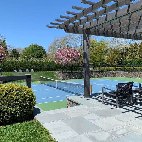 Small Tennis Court Backyard, Tennis House Ideas, Outdoor Tennis Court Design, Home With Tennis Court, Tennis Court Landscape, House With Tennis Court, Sunken Tennis Court, House Tennis Court, Home Tennis Court