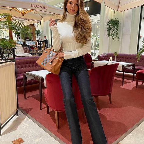 Hermes Egerie Sandal Outfit, Egerie Sandal, Vineyard Outfit, Classy Vintage Outfits, Black Dress Style, Boots Jeans, Classy Aesthetic, Outfit Jeans, Jeans Fashion