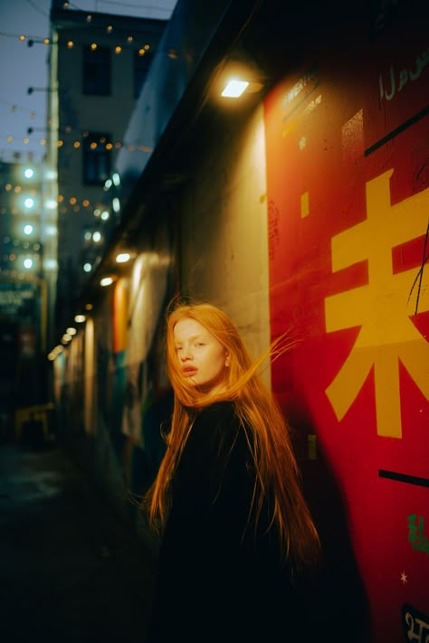 Night Photography Portrait, Night Street Photography, Leica M10, Street Photography Portrait, Night Time Photography, Night Film, Night Street, Night Portrait, Photographie Portrait Inspiration