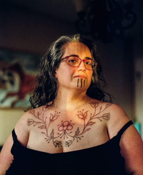 An ‘Ancestral Memory’ Inscribed in Skin - The New York Times Native Tattoos For Women, Ojibwe Tattoo, Native Tattoos, 30 Fashion, Line Tattoos, Body Mods, Tattoo Artist, Good News, Geometric Tattoo