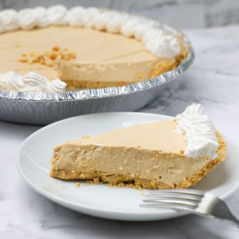 Dolly Parton's Peanut Butter Pie • Flavor Feed Light Cheesecake, Pecan Pie Brownies, Pie Brownies, Pecan Pie Easy, Pie Flavors, Peanut Butter Pie, Butter Pie, Peanut Butter Recipes, Pecan Pie