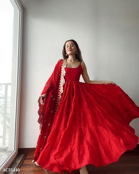 Red Anarkali Dress, Red Anarkali, Trendy Outfits Indian, Diwali Outfits, Lehenga Designs Simple, Anarkali Dress Pattern, Traditional Indian Dress, Saree Designs Party Wear, Indian Dresses Traditional