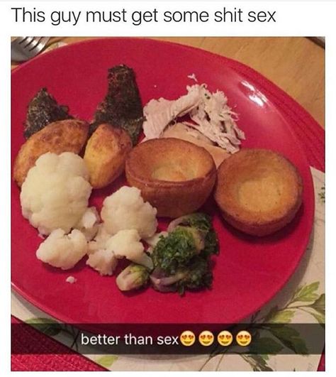 Christmas Dinners, Uber Humor, Kitchen Humor, Daily Funny, Funny Picture Quotes, What's App Status, Winery Weddings, Christmas Dinner, This Guy