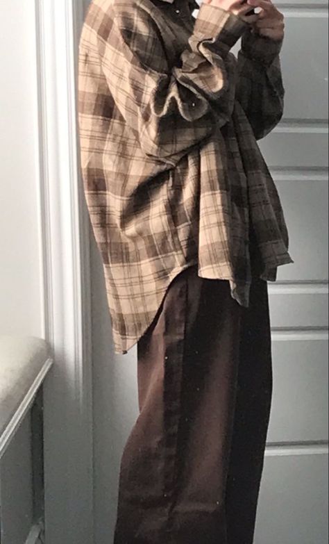 Outfits With Brown Pants Aesthetic, Masc Brown Outfits, Brown Flannel Aesthetic, Vintage Flannel Outfits Men, Grunge Flannel Outfits Men, Men's Flannel Outfit, Brown Outfit Ideas Men, Baggy Clothing Men, Brown Male Outfit