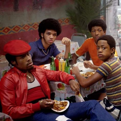 Soul Train Aesthetic, 70s Black Fashion, Throwback Aesthetic, Cultura Hip Hop, The Get Down, Black Magazine, Soul Train, Film Inspiration, 70s Inspired