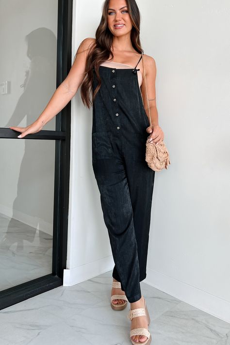 Linen overalls outfit