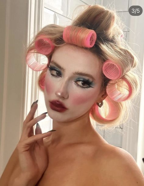 White Face Paint Makeup Looks, Vintage Doll Costume, Vintage Doll Makeup, Pink Drag Makeup, Vintage Clown Makeup, Marie Antoinette Makeup, Scary Halloween Makeup Looks, Play Aesthetic, Doll Make Up