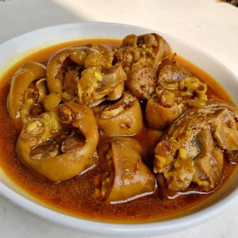 Pork trotters...we are almost Ready 😋 #Africancuisine #traditionalfood #MogoduMonday Pork Trotters Recipes South Africa, Pork Trotters, Trotters Recipe, Park Cafe, Ghanaian Food, Fruit Ideas, South African Recipes, Delicious Snacks, River Park