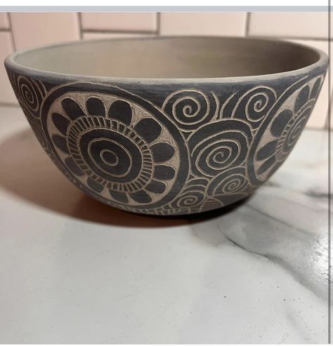 Graffito Ceramic, Graffito Pottery, Sgraffito Designs Pattern, Sgraffito Designs, Pottery Sgraffito, Pottery Carving, Ceramics Bowls Designs, Ceramic Lantern, Surface Decoration