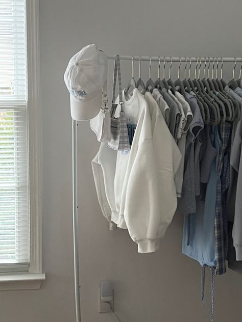 Wonyoung Bedroom, Korean Closet Room Aesthetic, Room Ideas Aesthetic Clothing Rack, Korean Walk In Closet Aesthetic, White Korean Bedroom Aesthetic, Clothes Rack Aesthetic, Aesthetic Room Clothing Racks, Small Clothing Rack Aesthetic, Clothing Rack Aesthetic