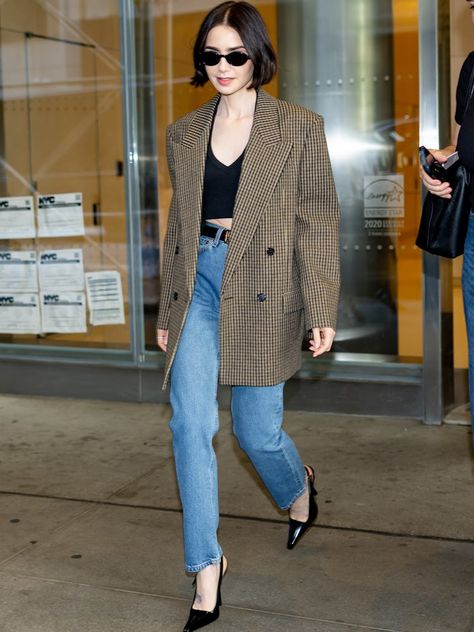 High Fashion Cargo Shorts? Lily Collins Decides They're Back Lily Collins Casual, Lily Collins Street Style, Lily Collins Short Hair, Lily Collins Hair, Oversized Tailoring, Lily Collins Style, Romper Designs, Parisian Chic Style, Quoi Porter