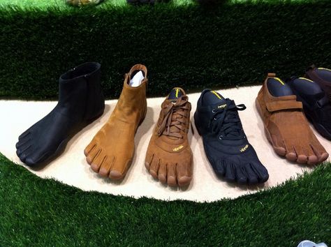 Finger Shoes, Vibram Shoes, Vibram Fivefingers, Minimal Shoes, Give Five, Water Shoes For Men, Tabi Shoes, Foot Socks, Funky Shoes