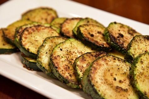 Pan Fried Zucchini, Healthy Summer Snacks, Toddler Foods, Fried Zucchini, How To Cook Zucchini, Chocolate Zucchini Bread, Zucchini Casserole, Garden Vegetables, Zucchini Fritters