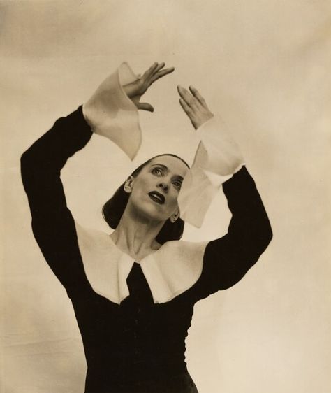 Portrait of Martha Graham (Getty Museum) The Getty Center, Martha Graham, Match Boxes, Getty Center, Getty Villa, J Paul Getty, Costume Inspo, Getty Museum, Modern Dance