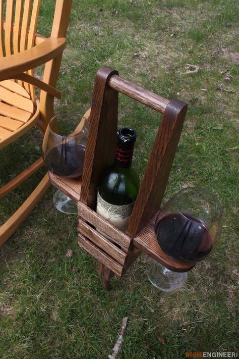 DIY Outdoor Wine Caddy Plans - Free Plans | rogueengineer.com #OutdoorWineCaddy #OutdoorDIYplans Wine Caddy, Small Woodworking Projects, Bottle Stand, Diy Holz, Wood Plans, Free Plans, Teds Woodworking, Wine Racks, Woodworking Projects Diy