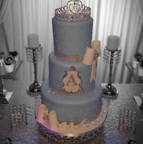 Quinceanera Cakes Light Blue, Light Blue And Gold Sweet 16, Cinderella Quince Cake, Baby Blue Sweet 16 Decorations, Cinderella Quinceanera Cake, Blue And Silver Quince, Blue Quince Cake, Light Blue Quinceanera Theme, Cinderella Themed Quinceanera