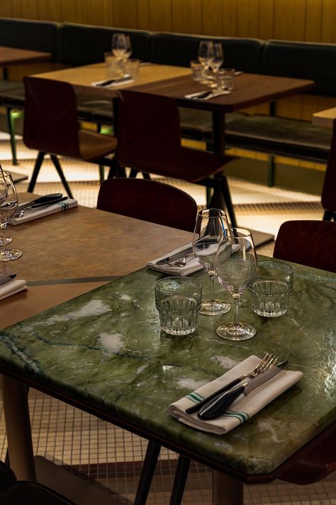 A contemporary restaurant table design. Restaurant Table Design, Contemporary Restaurant, Restaurant Table Setting, Restaurant Table, Pizza Restaurant, Modern Restaurant, Serving Table, Table Set Up, Restaurant Tables