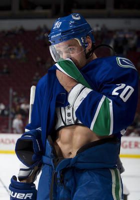 What hockey players look like under all that gear. HOT,thats why they play on ice.Chris Higgins: Vancouver Canucks Nathaniel Archibald, Chef Kiss, Hockey Gear, Hot Hockey Players, Hockey Baby, Men Aesthetic, Killer Abs, Hockey Stuff, Ice Hockey Players