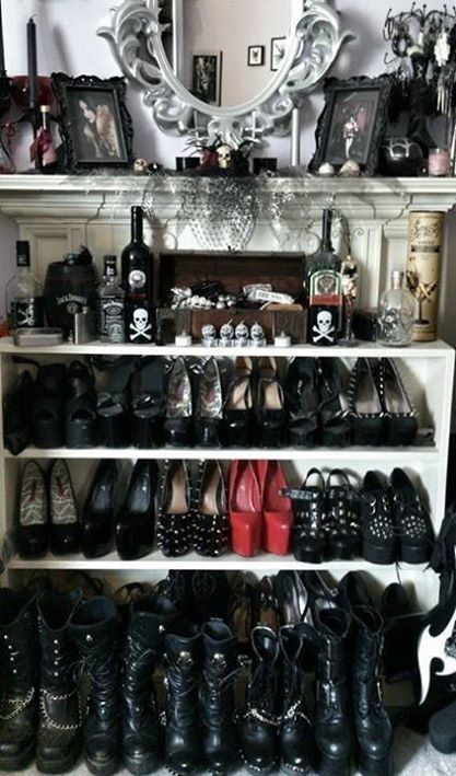 asi me encantaria tener mi closet Gothic Bedroom, Goth Shoes, Gothic Shoes, Goth Home, Goth Home Decor, Gothic Decor, Gothic Home Decor, Gothic House, Yohji Yamamoto