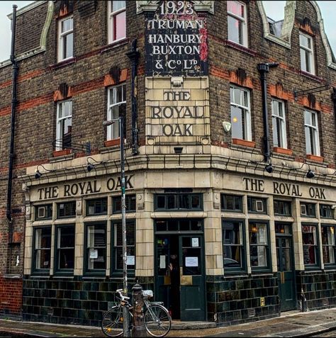 Growing In Containers, Pubs In London, Columbia Road Flower Market, Columbia Road, Urban Gardens, Shade Gardens, British Pub, Best Pubs, Herbs And Flowers