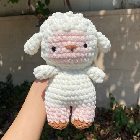 Chenille Crochet, Sheep Pattern, Crochet Plushies, Easy Crochet Animals, Beginner Crochet Tutorial, Cute Sewing Projects, Quick Crochet Patterns, Crochet Shop, Kawaii Crochet