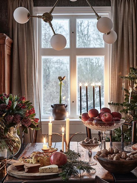 Nordic Christmas Decor, Forcing Bulbs, Swedish Home, My Scandinavian Home, Scandinavian Christmas Decorations, Christmas Cottage, Charming Home, Swedish Christmas, Days Before Christmas