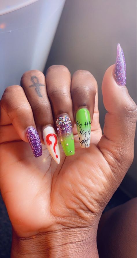 #Spookyszn #acrylicnails #halloweennails #joker #naildesigns #nails #acrylic #glitternails #rhinestone Joker Nails Simple, The Joker Nails Designs, Joker Halloween Nails, Joker Acrylic Nails, Joker Themed Nails, Joker Nails Acrylic, Joker Inspired Nails, The Joker Nails, Batman Acrylic Nails