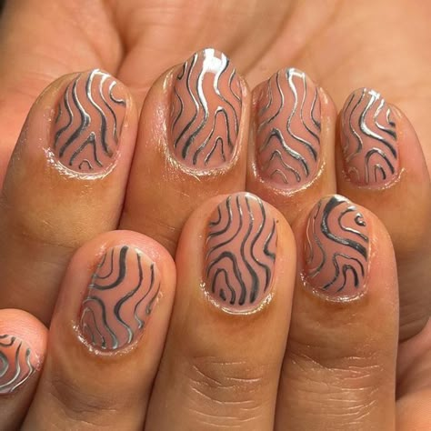 Grey And Gold Nail Designs, Flare Nail Designs, Queer Nail Art Designs, Masculine Nails Designs, Easy Funky Nails, Monochrome Nail Designs, Alt Nails Short, Chrome Swirl Nails, Asymmetrical Nails