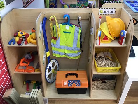 Building Role Play Area, Construction Play Area Indoor, Construction Role Play Area, Preschool Construction Area Ideas, All About Me Role Play Area, Construction Role Play, Construction Pretend Play, Construction Site Play Area, Preschool Role Play Ideas