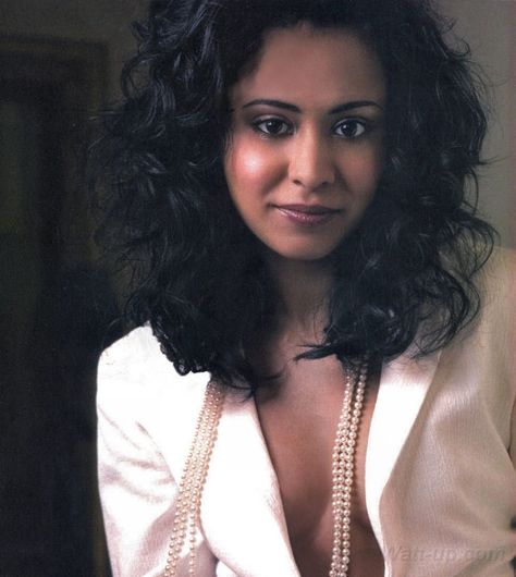 Parminder Nagra in Swimsuit | Actresses Parminder Nagra Parminder Nagra, Bend It Like Beckham, British Actresses, Hottest Pic, Famous Women, Main Character, Pretty Cats, Actress Photos, Celebrities Female