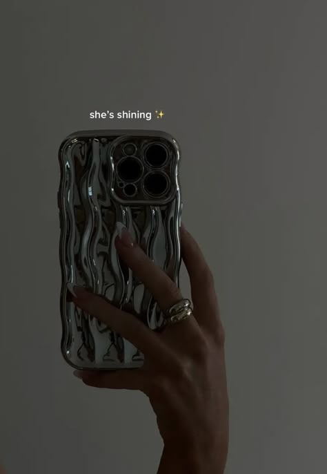 Silver Phone Case Aesthetic, I Phone Cases Aesthetic, Black Iphone Case Ideas, Cover Aesthetic Iphone, Iphone Covers Aesthetic, Silver Phone Case, Phone Cases Aesthetic, Aesthetic Iphone Cases, Iphone Case Aesthetic