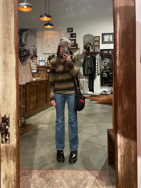 Fox Marten Outfit, Doc Martens Chealse Boot Outfit, Masc Doc Martens Outfit, Maroon Boots Outfit Winter, Brown Doc Martin Outfits, Maroon Doc Martens Outfit, Doc Martens 1460 Outfit Women, Doc Martens 1460 Outfit, Chealse Boot Outfit