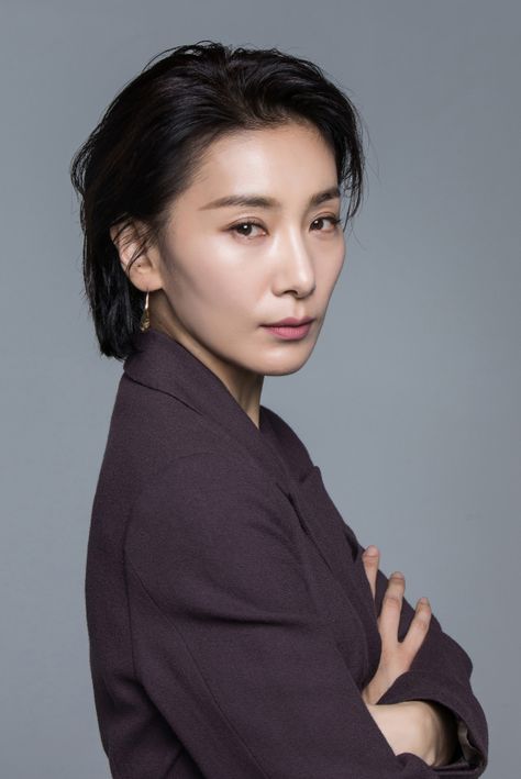 Kim Seo Hyung, Business Portraits Woman, Professional Profile Pictures, Sky Castle, Kim Seo-hyung, Professional Headshots Women, Business Portrait Photography, Headshots Women, Business Photoshoot