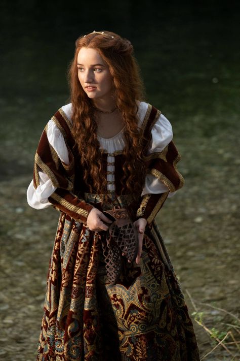 Kaitlyn Dever, Medieval Clothing, Medieval Dress, Period Costumes, Modern Times, Fantasy Dress, Historical Dresses, Fantasy Clothing, Fantasy Fashion